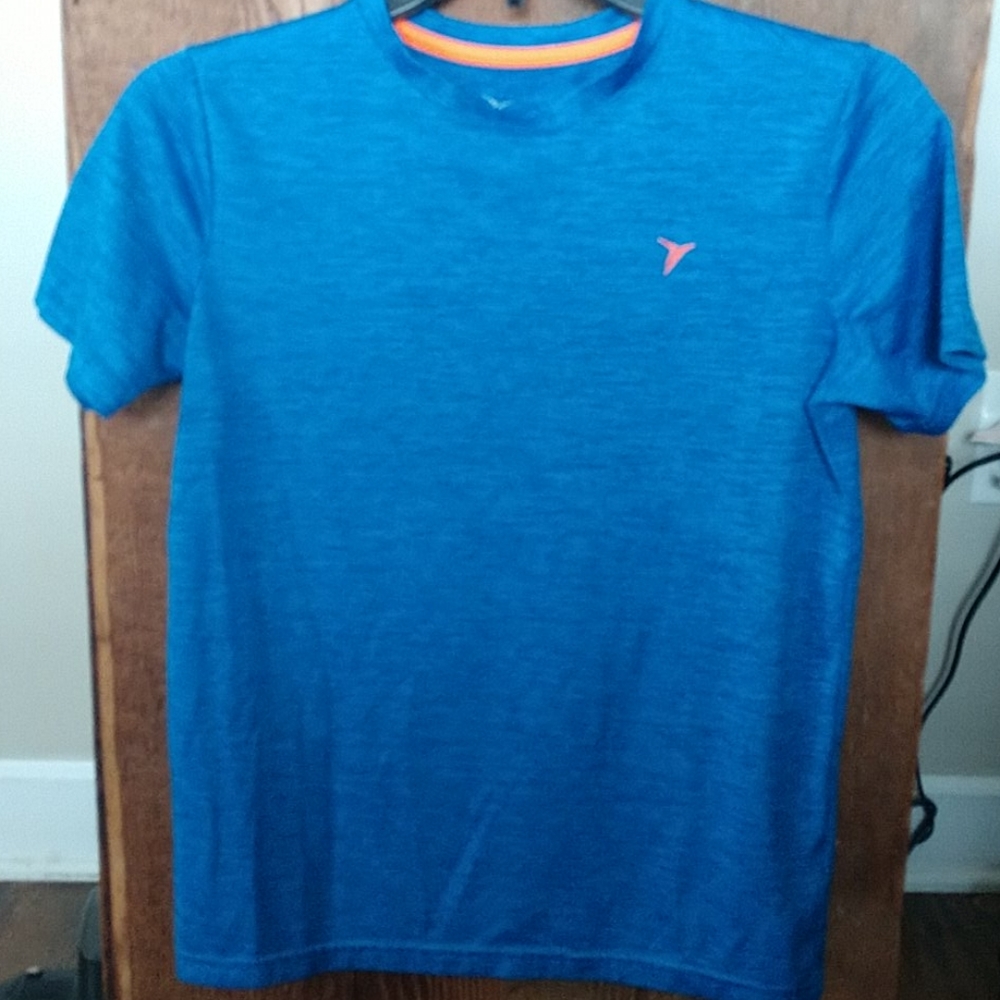 Boys Old Navy  Go-Dry short sleeve t-shirt 10/12